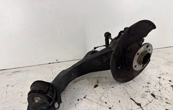 BMW 2 F44 Rear wheel hub 6898963 33306898963