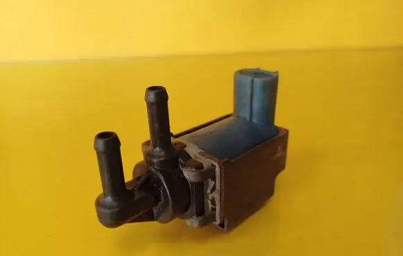 Suzuki Swift Cultus Turbo solenoid valve 1811760B10
