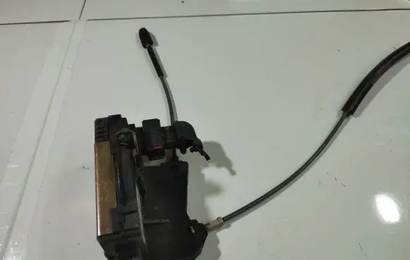 Opel Zafira A Front door lock 