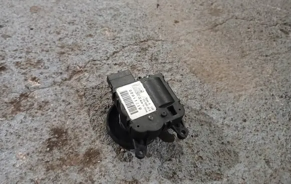 Citroen C4 II Air flap motor/actuator 1000193010 T1020286F 0801121B