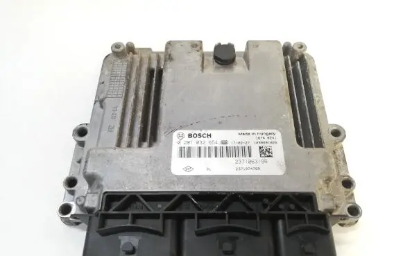 Renault Captur Engine control unit/module 0281032654
