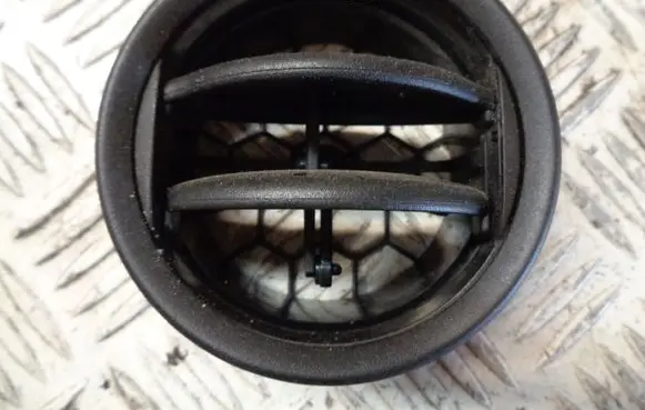 Suzuki Vitara (LY) Dash center air vent grill 7363054P0
