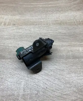 Ford Focus Vacuum valve 