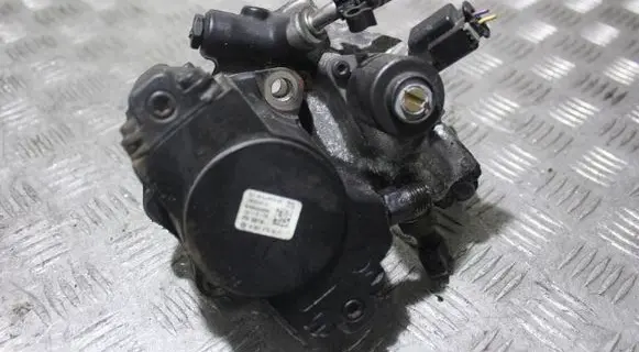 Mercedes-Benz C W204 Fuel injection high pressure pump 