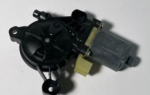 Volkswagen Golf VII Front door window regulator motor 5Q0959802B 0130822378