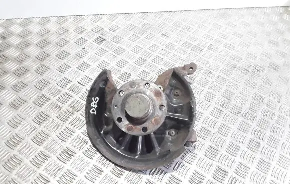 Volkswagen Golf VII Rear wheel hub