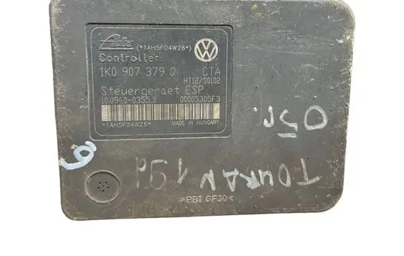 Volkswagen Touran I ABS Pump 1K0907379Q 1K0614517M 00005305F3