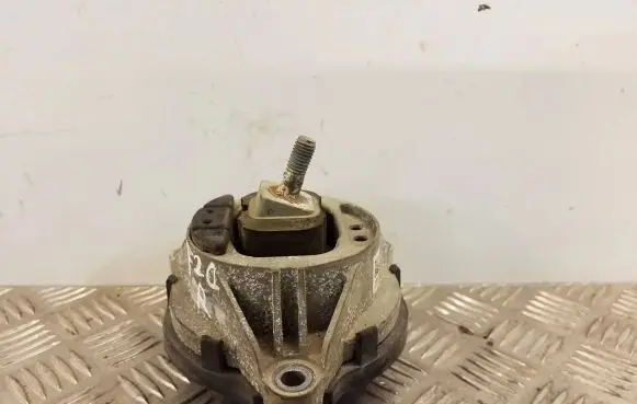BMW 1 F20 F21 Engine mount bracket 6856184