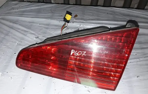 Peugeot 607 Tailgate rear/tail lights