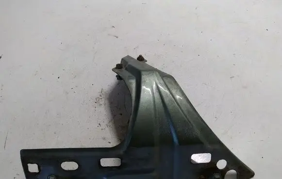 Fender mounting bracket
