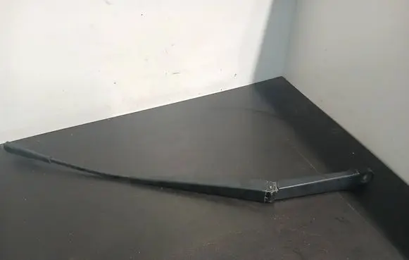 Volvo XC90 Front wiper blade arm 30655612