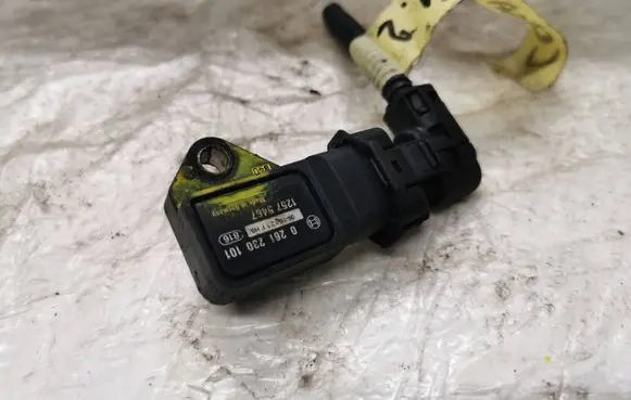 Opel Corsa D Air pressure sensor 0261230101 0910121FH0 12575467