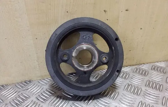 Toyota Avensis T270 Crankshaft pulley 134080R030