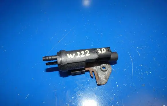 Mercedes-Benz S W222 Turbo solenoid valve A0005003201 20005824982