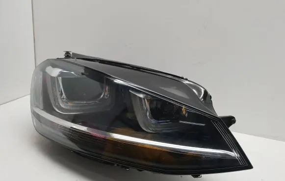 Volkswagen Golf VII Headlight/headlamp 90043742 044932