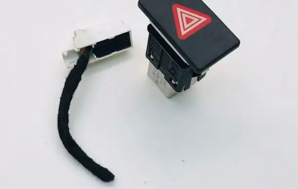 Volkswagen Jetta VI Hazard light switch 5C6953509