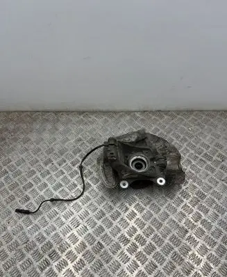 BMW 2 F46 Front wheel hub 6876854 68756450 17632