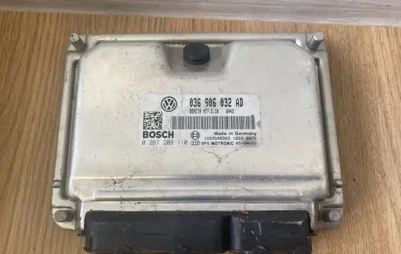 Volkswagen Golf Plus Engine control unit/module 036906032AD 0261208110