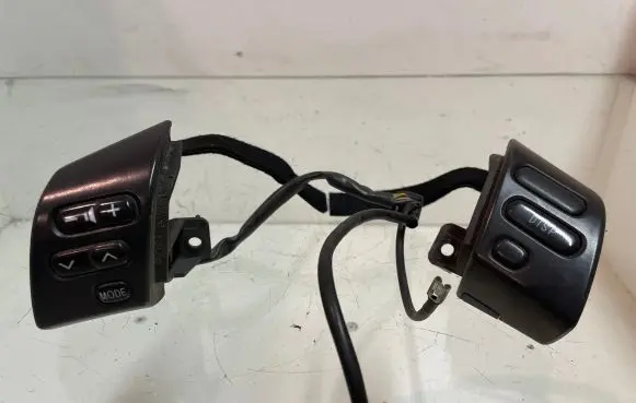 Toyota Corolla Verso E121 Steering wheel buttons/switches 