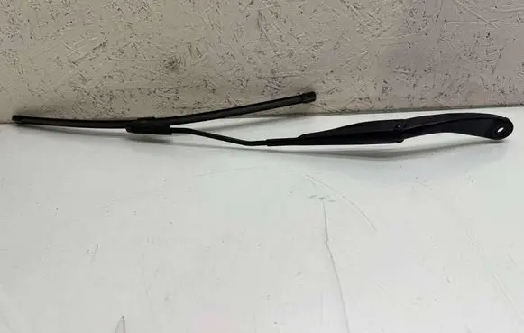Front wiper blade arm