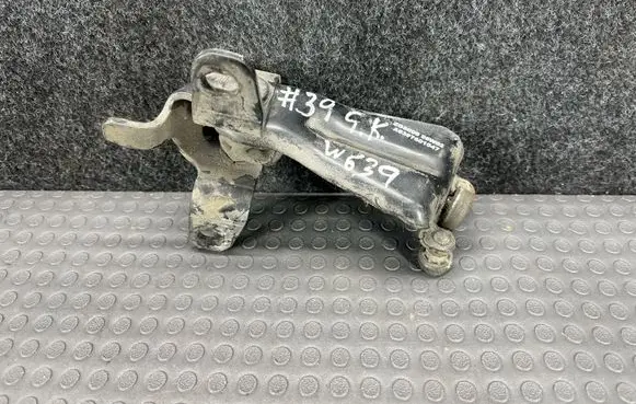 Mercedes-Benz Vito Viano W639 Sliding door middle roller runner A6397601047