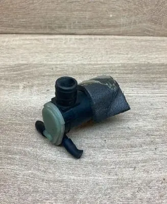 Ford Ecosport Windscreen/windshield washer pump 93BB17K624BA