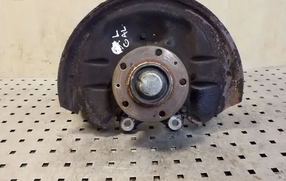 Rear wheel hub