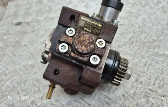 Renault Megane III Fuel injection high pressure pump 0445010208 8201023992 H8200843903