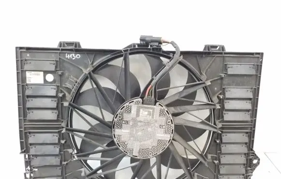 Radiator cooling fan shroud