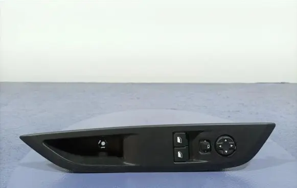 Peugeot 208 Electric window control switch 98329262ZD