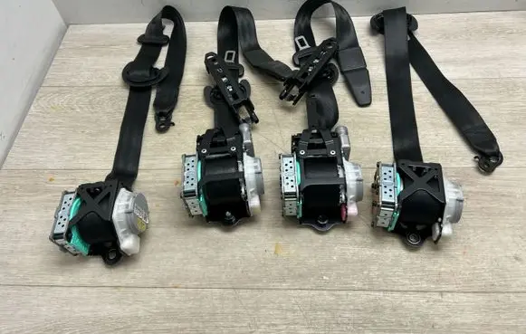 Porsche Cayenne (92A) Set of seat belts 7P0857705F 7P0857706A 7P0857705A