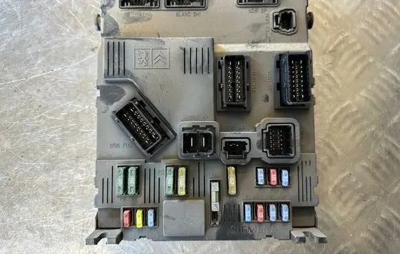 Peugeot 407 Comfort/convenience module 9655708380