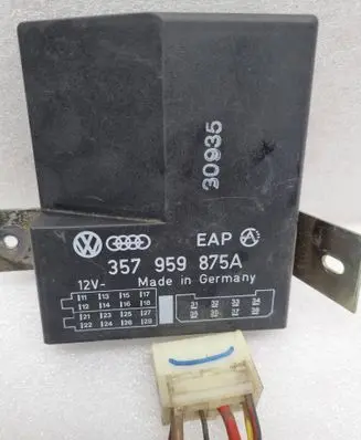 Volkswagen PASSAT B3 Door control unit/module 357959875A