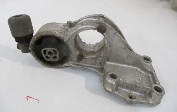 Citroen Xsara Picasso Engine mount bracket 9638239880