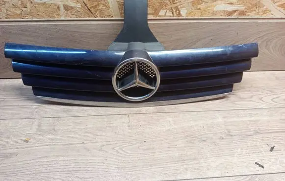 Mercedes-Benz C W203 Front grill A2038800383