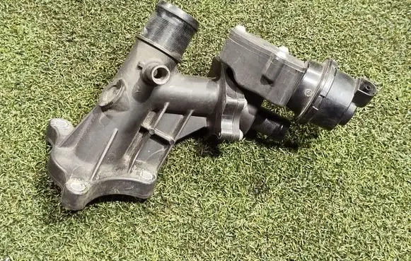 Thermostat/thermostat housing