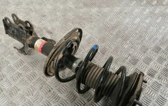 Toyota Avensis T270 Front shock absorber with coil spring 4851009V40 4813105A30