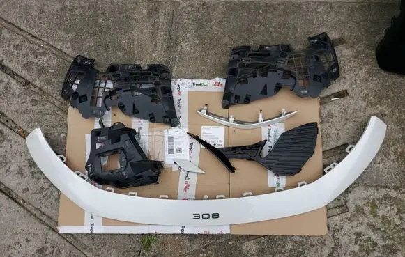 Peugeot 308 Front bumper lower grill 9837709380