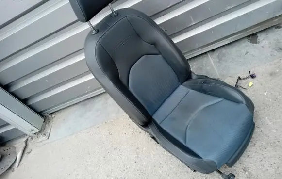 Seat Leon (5F) Front driver seat 
