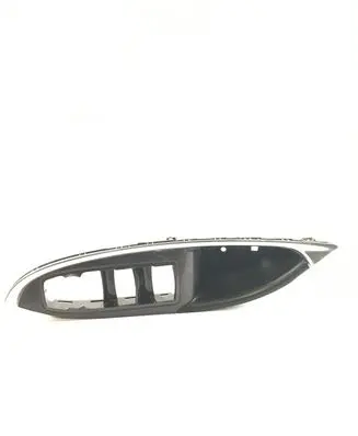 Chevrolet Malibu Front door window switch trim 23505917 Axz48823