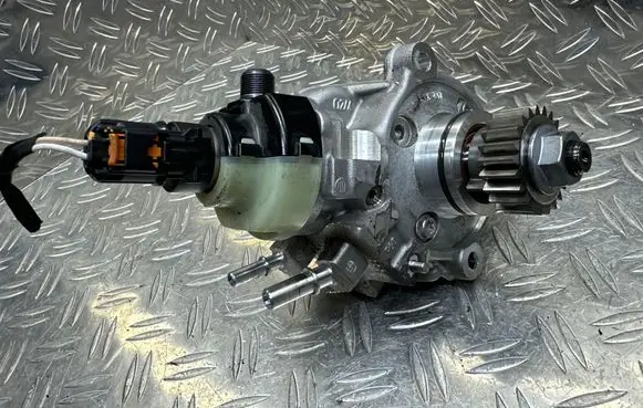 Renault Trafic III (X82) Fuel injection high pressure pump 0445011500 167009230R