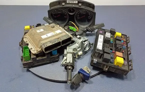 Opel Astra J Engine control unit/module ECU 98113171