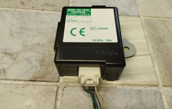 Toyota Corolla Verso E121 Door central lock control unit/module 8974113040 2513000100