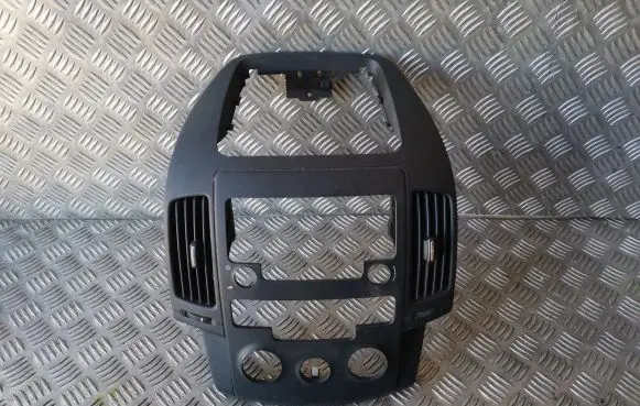 Hyundai i30 Radio/GPS head unit trim 974202L000 974102L000 U05F0448