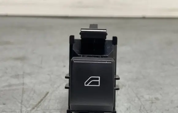 Mitsubishi Outlander Electric window control switch 8608A415