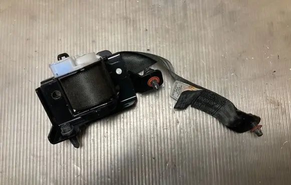 Hyundai i40 Rear seatbelt 898103Z000RY V01L