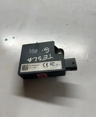 Tesla Model 3 Other control units/modules 109785500F