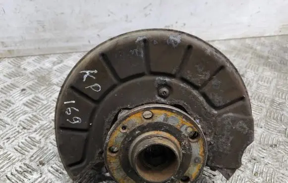 Volkswagen PASSAT B6 Front wheel hub