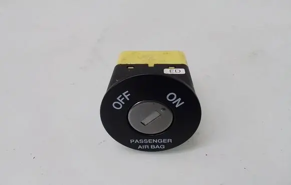 KIA Ceed Passenger airbag on/off switch 