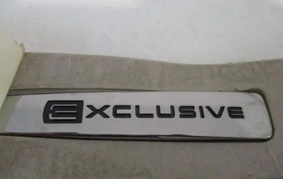 Manufacturer badge logo/emblem